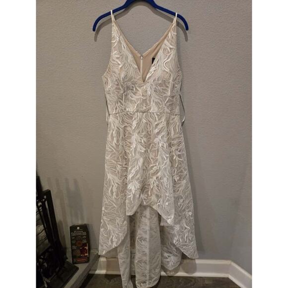 Xscape Women's Size 14 White Embroidered V-Neck Hi-Low Evening Dress - Picture 1 of 11